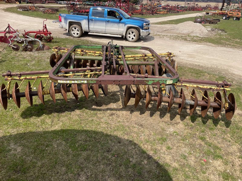 Tillage - Discs  John Deere 210 Disc - 13 Foot Photo